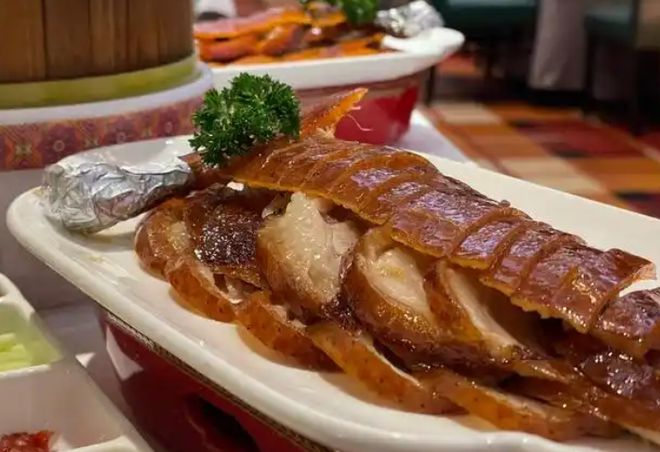 爬长城吃小吃感叹：倒贴钱也不来了麻将胡了辽宁游客五一来北京游故宫(图5)