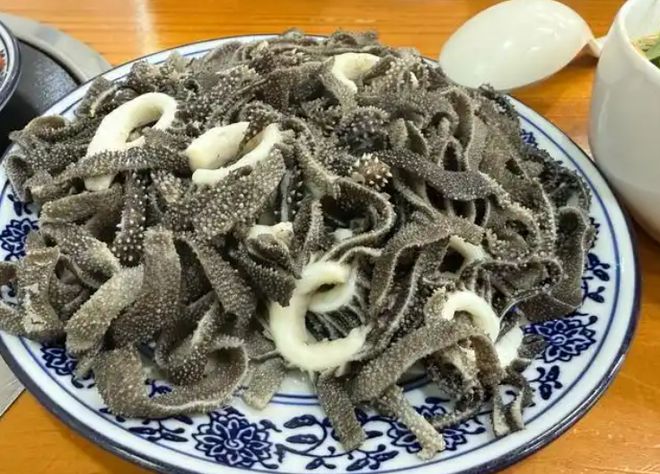 爬长城吃小吃感叹：倒贴钱也不来了麻将胡了辽宁游客五一来北京游故宫(图7)